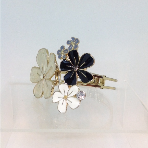 Beautiful Enameled Floral Cuff Bracelet Silvertone - Picture 5 of 6